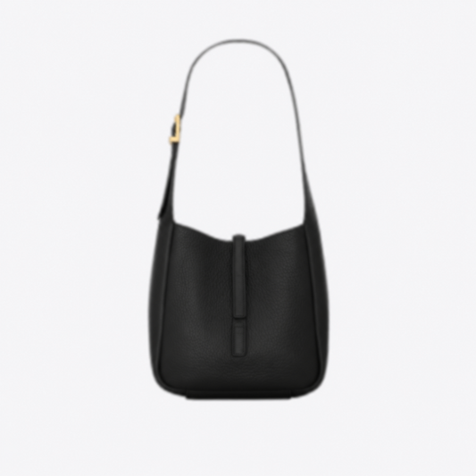 SMALL HAND BAG MADE OF GRAINED LEATHER